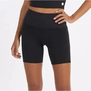 Vuori Women’s Studio Bike Shorts in Black Size Large