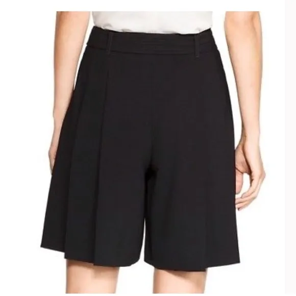 WHBM BLACK PLEATED CITY SHORTS